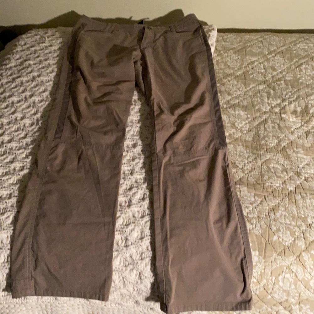PRICE FIRM ‼️ KÜHL women’s hiking pants 10